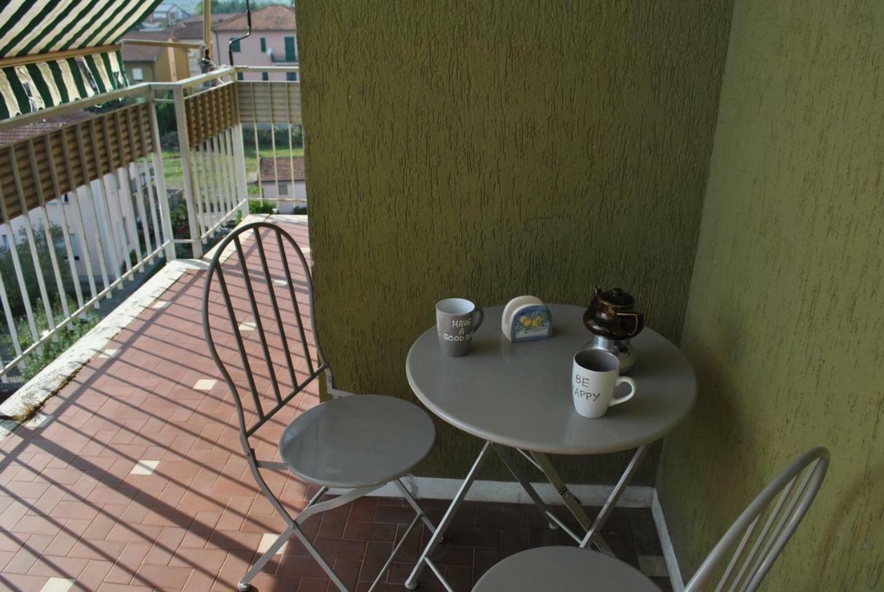 La Primula Apartment Ceparana Екстериор снимка